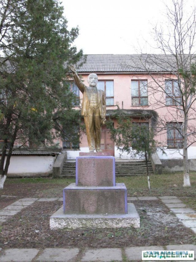 Снег и Ленин