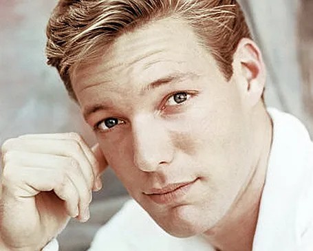 Актер из сериала «Поющие в терновнике» Ричард Чемберлен умер в возрасте 90 лет