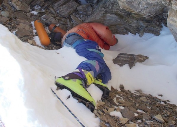 Погибших на Эвересте укроют саваном: российские альпинисты готовят уникальную экспедицию