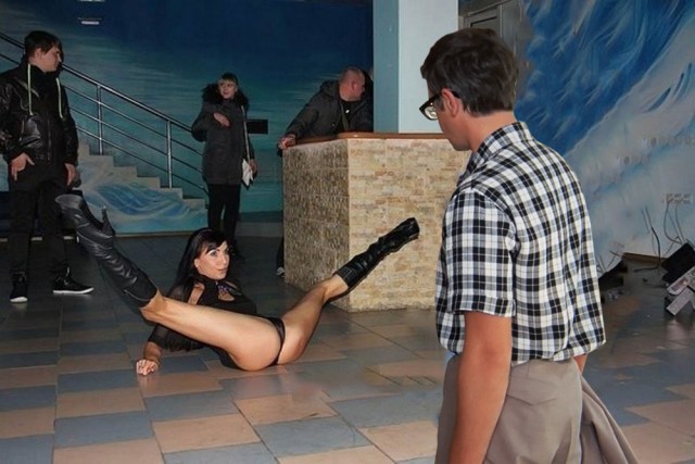 Фотожаба: Стриптиз