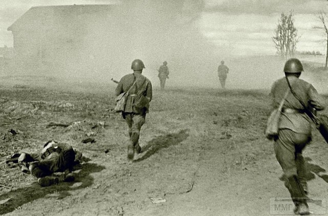 Фотографии связанных с историей Красной и Советской Армии.