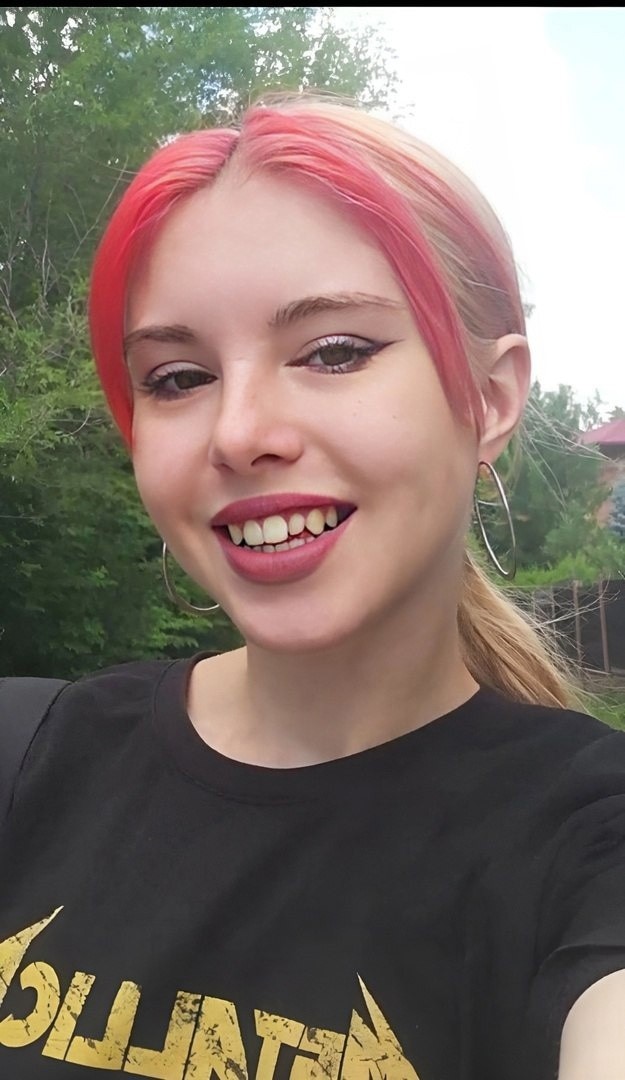 В Красноярском крае нашли тело 16-летней девушки с перерезанным горлом. Она пропала 2 дня назад, когда вышла погулять с подругой