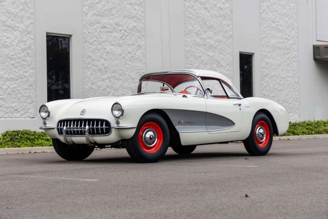 72 года Chevrolet Corvette. Немного красивых фото.
