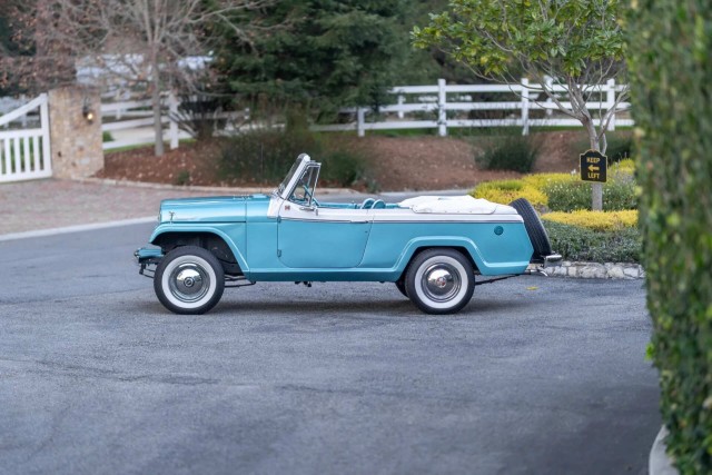 Willys Jeepster. Забавного автомобиля пост