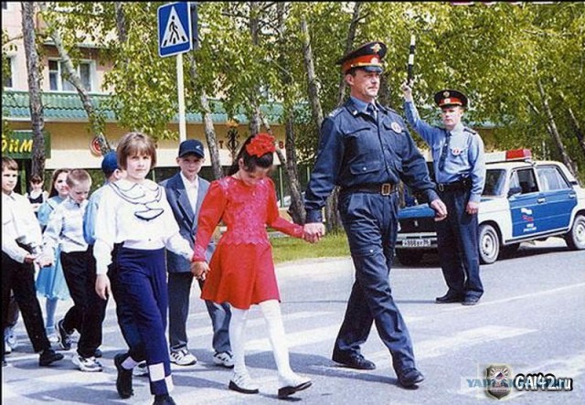 Путин предложил вернуть школьную форму