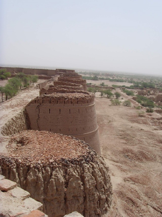 Форт Деравар: неприступная крепость Пакистана