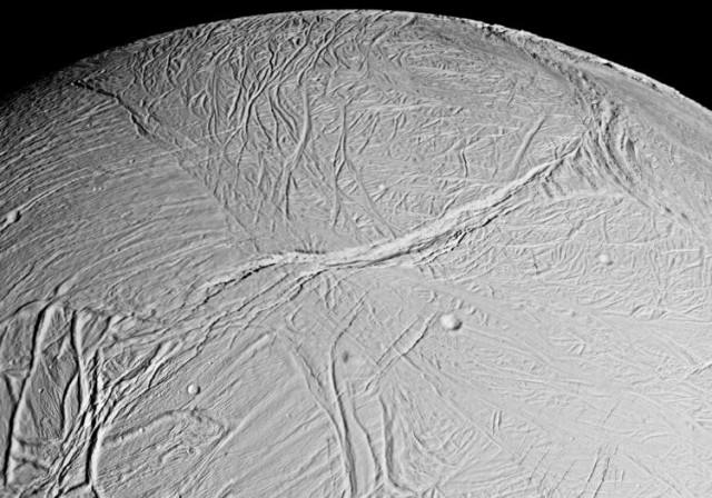 «Вояджеры» продолжат миссию после взлома: необычное решение NASA