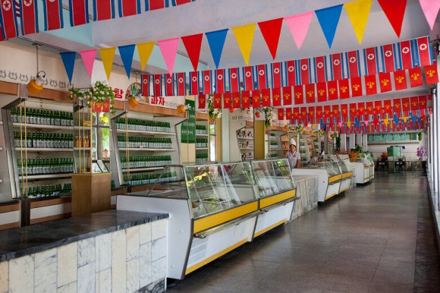 Россиянин побывал в КНДР и описал местные магазины фразой «как у нас в 90-х»