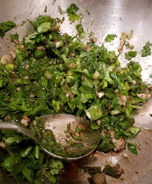 Пикантный салат из кабачков.