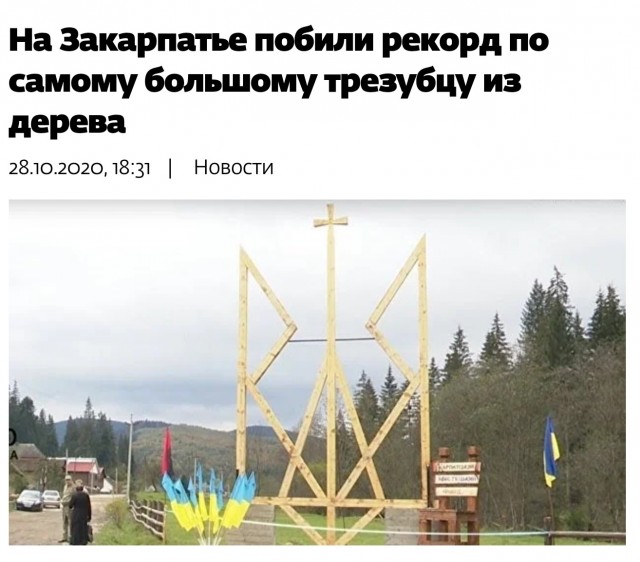 В Херсоне упавший флагшток раздавил Лексус