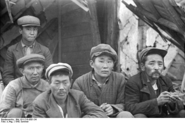 1942 год в 60 фотографиях