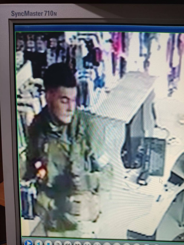 Мужчины в военной форме ограбили магазин детской одежды в Курской области