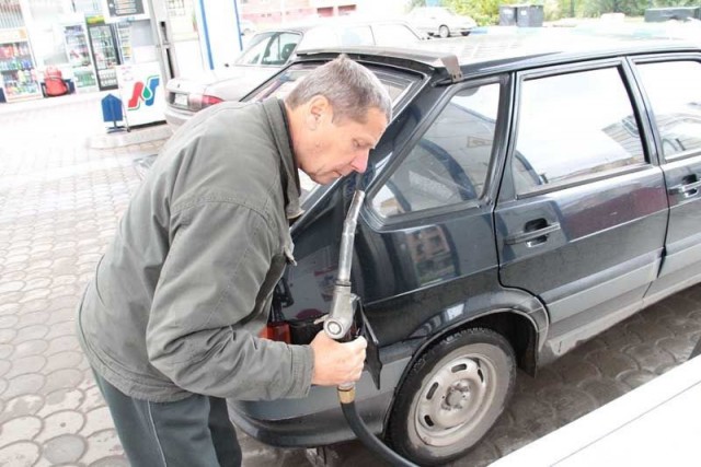 Как он до заправки доехал?