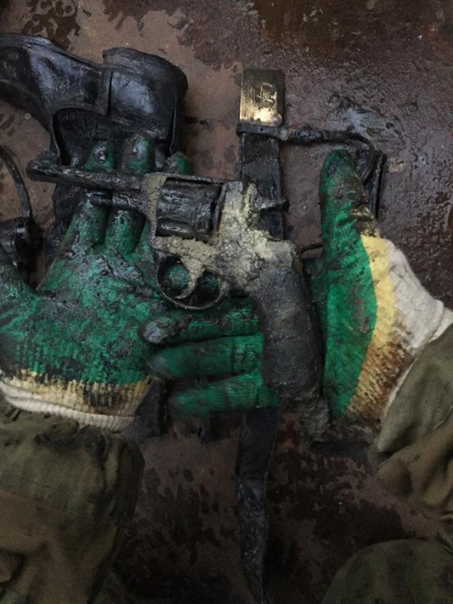 На борту поднятого бронекатера БК-31 найдено большое количество оружия