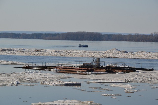 В Самаре вместе со льдом от берега оторвался ресторан «Старая пристань»