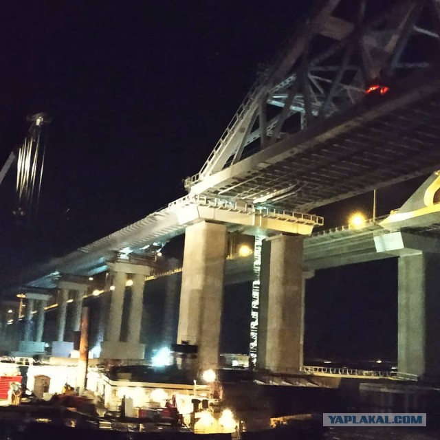Есть контакт на жд Крымского моста!