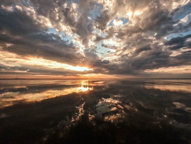 Солнце, небо и лунища