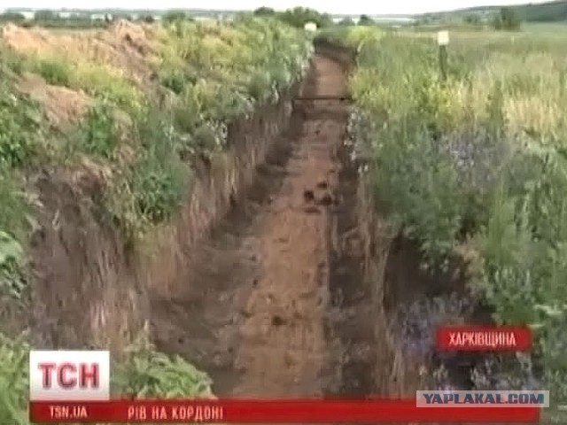 Украинская армия роет окопы на границе с Крымом