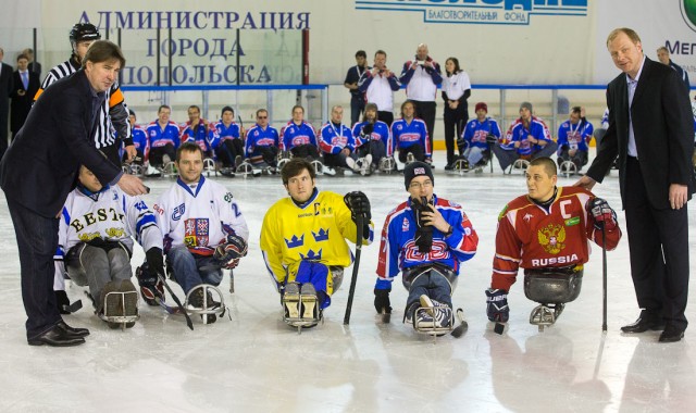 «Сильные люди»: следж-хоккей в Подольске