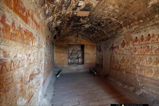 Нехеб, древний город Верхнего Египта. Часть I: скальные гробницы