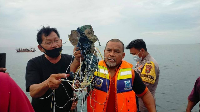 Вылетевший из Джакарты Boeing 737-500 пропал с радаров (Sriwijaya Airlines, SJ182)