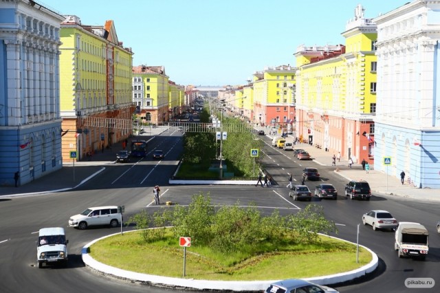 Те, кто жил в Москве и Питере, фактически жили не совсем в России