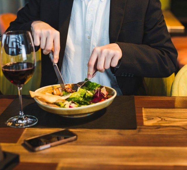 Рестораторы жалуются, что россияне тратят в ресторанах менее 2 тысяч рублей