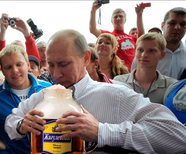 Ломаю спички, гну бумагу...