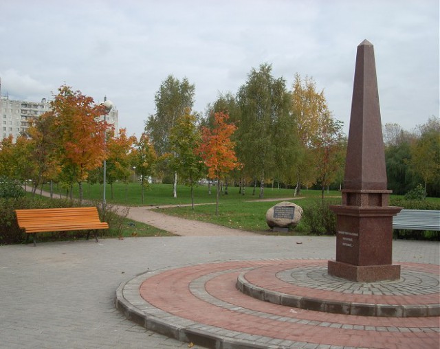 Остановись, пожалуйста, за этой машиной