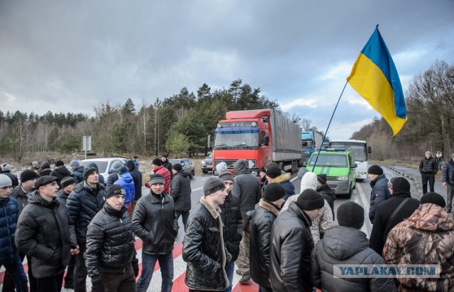 Россия приостановила движение грузовых транспортных средств, зарегистрированных на Украине