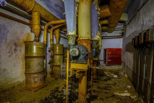 Забытое убежище закрытой кондитерской фабрики "Спутник"