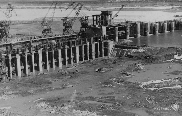 Перекрытие реки Обь при строительстве ГЭС, 1956