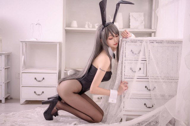 Девушки-зайки. 16+