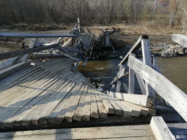 Жители под Оренбургом построили дамбу сами