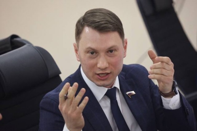 Депутат Госдумы Артём Прокофьев столкнулся с мигрантами