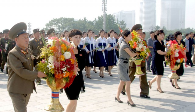 Кадры повседневной жизни в Пхеньяне