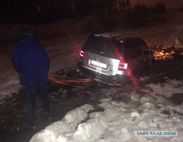 Хочешь помочь просящему... а потом понимаешь, что человек гнилье.... А вы бы ему помогли?