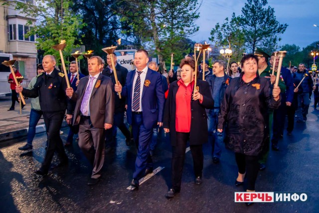 После посещения Зеленским на украинских позициях вывесили  флаг нацисткой Германии