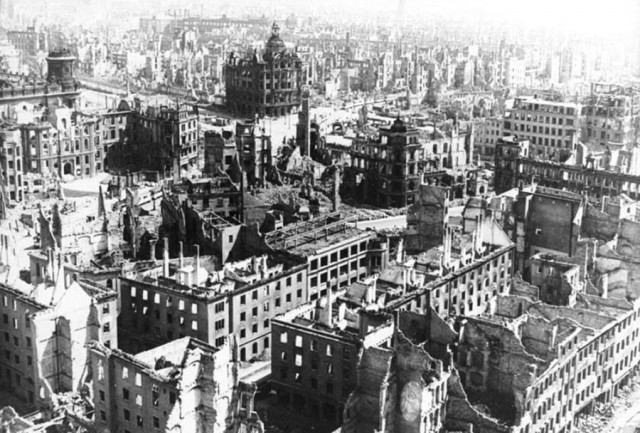 Вот так в Мариуполе прикрываются мирными жителями.