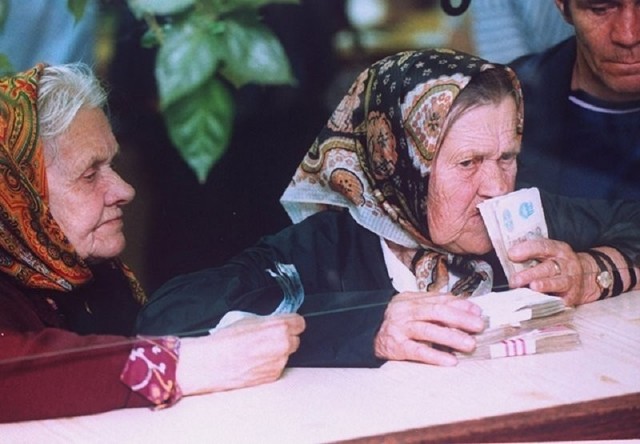 1993 год России в фотографиях: генерал Руцкой, бомбилы и новые русские