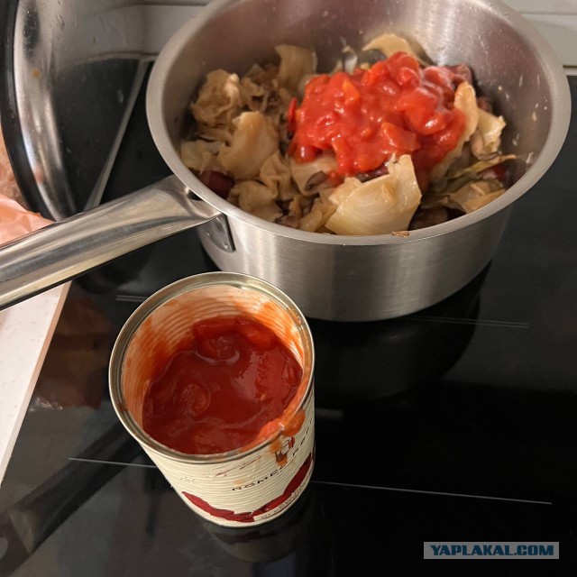 Капуста тушеная с колбасками