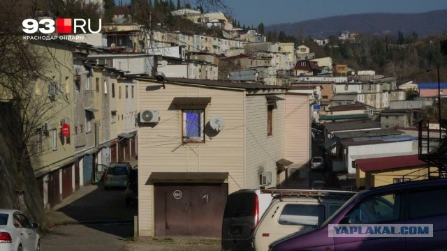 Парни реально живут в квартирах как эта и не видят в этом никаких проблем