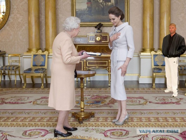 Встреча королевы Елизаветы и Анджелины Джоли