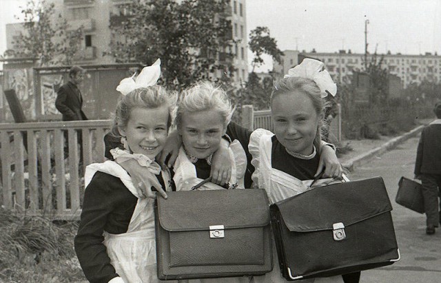 Советские дети в школе и дома
