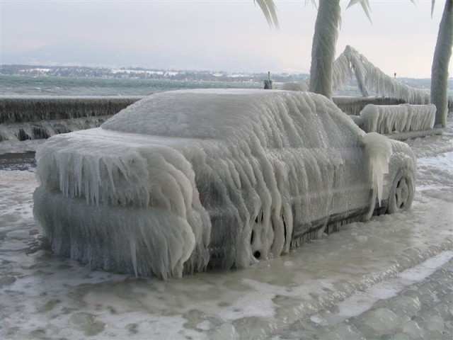 Машины во льду