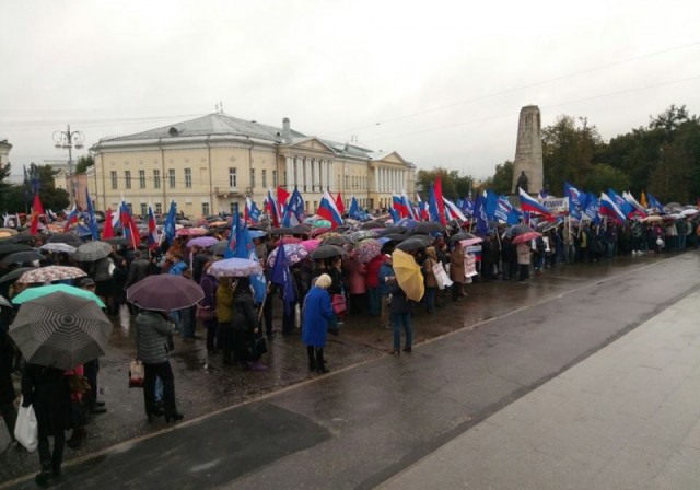 Во Владимире после выборов полторы тысячи бюджетников свезли на «Митинг благодарности»