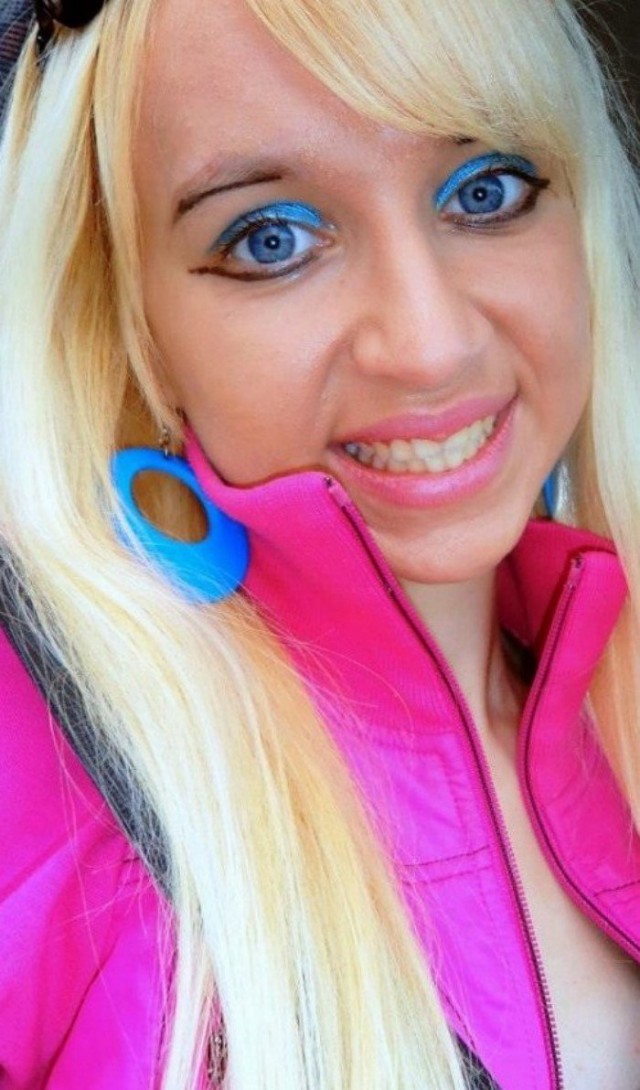 Они не смогли вовремя остановиться и всё продолжали и продолжали наносить макияж