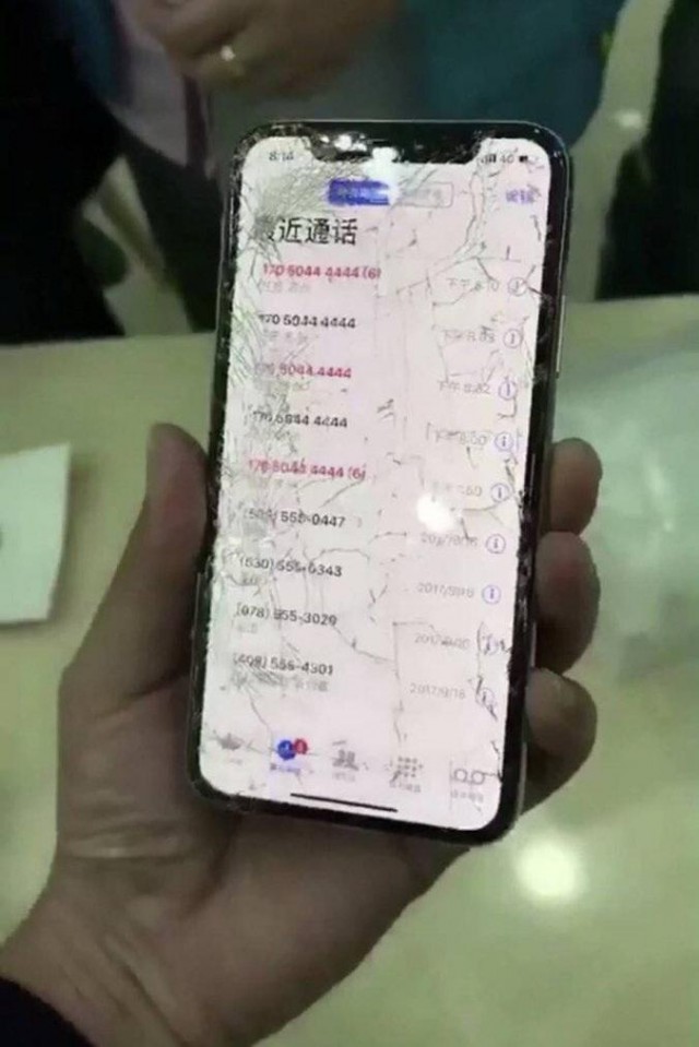 "Я ломал стекло как шоколад в руке": Хрупкие iPhone X загрузят работой ремонтные мастерские