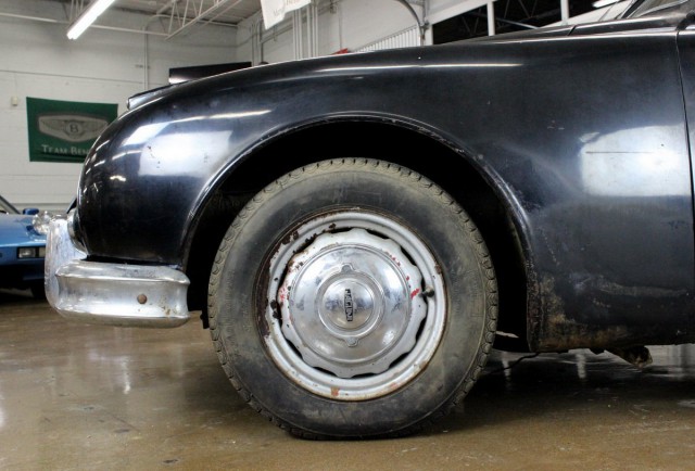 Купил дом, а в сарае обнаружил уникальный Jaguar Mk II из первой выпущенной тысячи