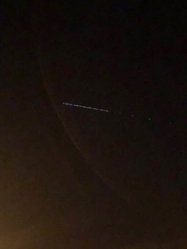 Голландец сумел снять на видео вереницу развертываемых спутников системы Starlink